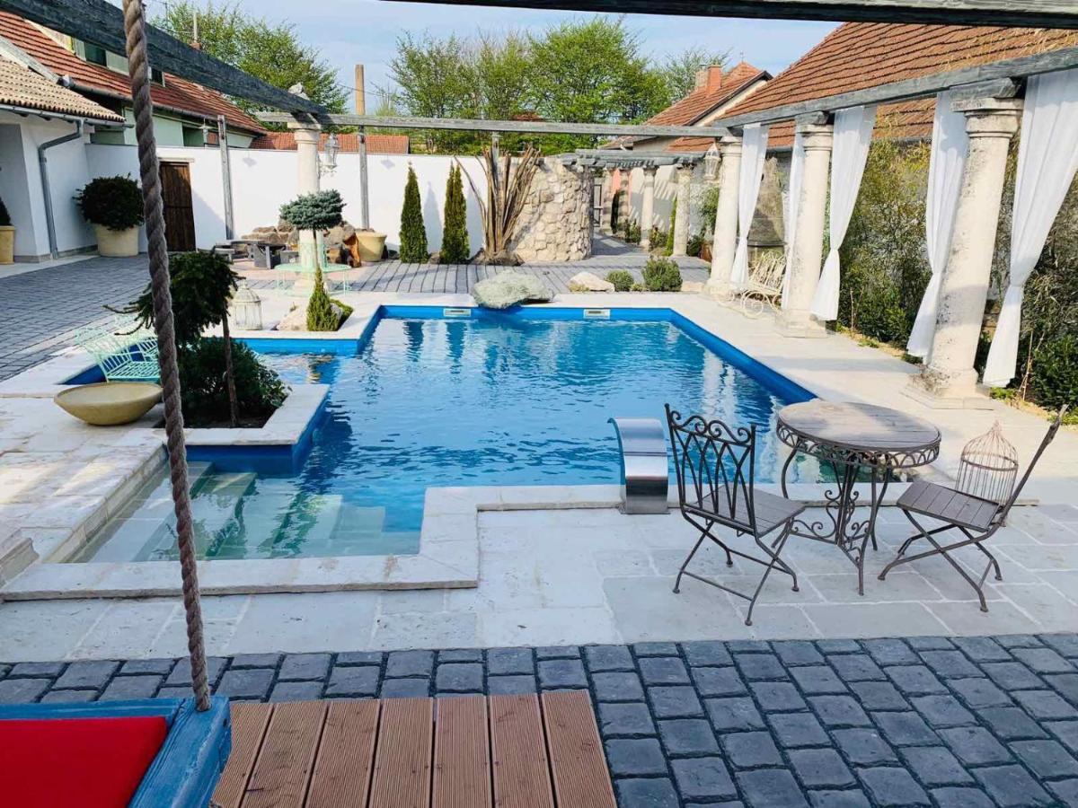 Resident Wellness Vendeghaz Bekescsaba Apartment Luaran gambar